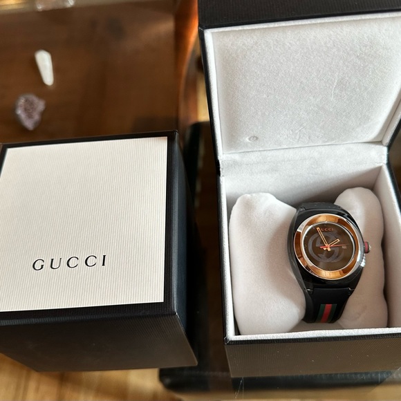 GUCCI WATCH - Picture 3 of 4